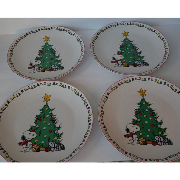 NEW Set of 4 Peanuts 10.4" Dinner Plates Snoopy Woodstock Christmas Tree Gibson - Picture 1 of 5